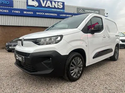 Used Citroën Berlingo 101 HP (74 kW) 2024 White MPV