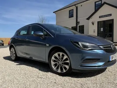 Second-hand Vauxhall Astra 125 CP (91 kW) 2017 Albastru Hatchback