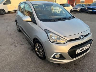 Used Hyundai i10 Premium 67 HP (49 kW) 2015 Silver Hatchback