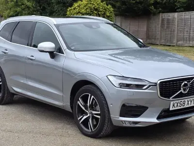 Used Volvo XC60 R-Design 190 HP (139 kW) 2018 Silver SUV