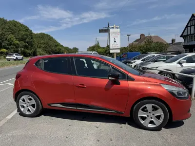 Used Renault Clio Dynamique 75 HP (55 kW) 2014 Red Hatchback