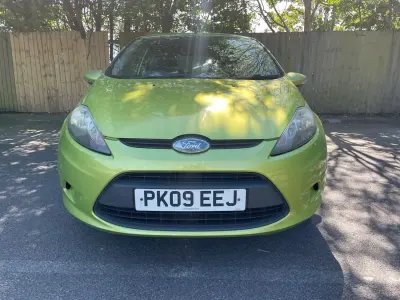 Second-hand Ford Fiesta Style 82 CP (60 kW) 2009 Verde Hatchback
