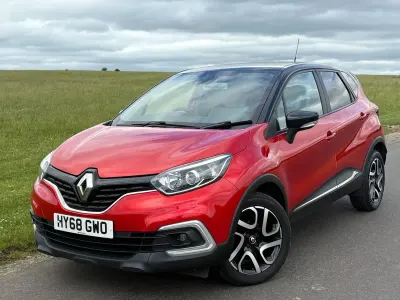 Used Renault Captur Iconic 90 HP (66 kW) 2018 Red/black SUV