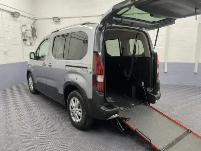 Begagnad Peugeot Rifter Allure 2020 Grå Minibuss