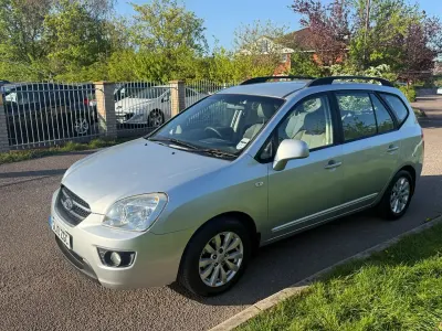 Used Kia Carens 140 HP (102 kW) 2010 Silver MPV