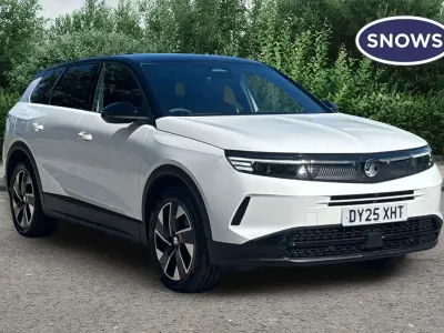 Used Vauxhall Grandland X Ultimate 136 HP (100 kW) 2025 Arctic white SUV