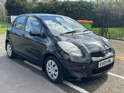 Używany Toyota Yaris 2009 Czarny Hatchback