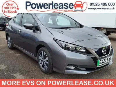 Begagnad Nissan Leaf Acenta 110 kW (150 HK) 2022 Grå Halvkombi