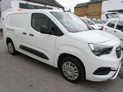 Used Vauxhall Combo Sportive 100 HP (73 kW) 2020 White MPV