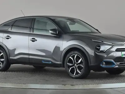 Begagnad Citroën e-C4 Shine 100 kW (136 HK) 2024 Grå Halvkombi