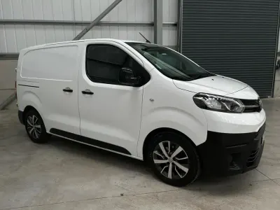 Used Toyota Proace 100 HP (73 kW) 2020 White MPV