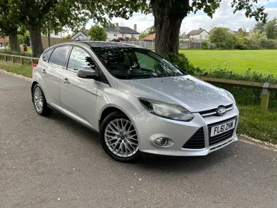 Używany Ford Focus Zetec 115 KM (84 kW) 2011 Srebrny Hatchback