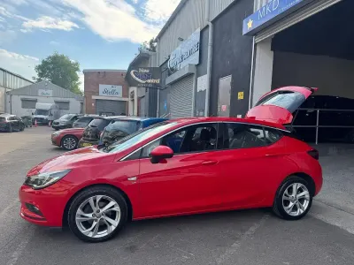 Used Vauxhall Astra SRi 150 HP (110 kW) 2017 Red Hatchback