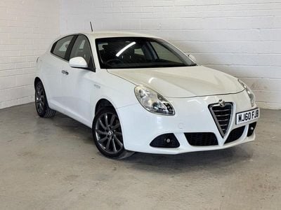 Begagnad Alfa Romeo Giulietta Lusso 120 HK (88 kW) 2010 Vit Halvkombi