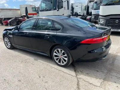 Używany Jaguar XF R-Sport 2016 Czarny Sedan/Limuzyna