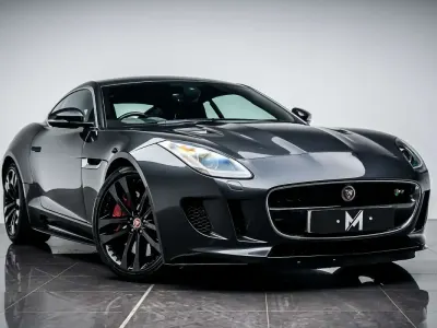 Usado Jaguar F-Type R 550 HP (404 kW) 2016 Cinzento Coupé