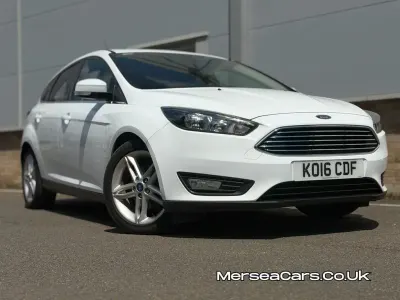 Used Ford Focus Zetec 100 HP (73 kW) 2016 White Hatchback