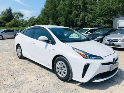 Used Toyota Prius 140 HP (102 kW) 2026 White Hatchback
