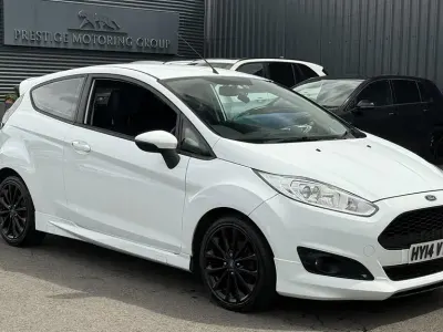Used Ford Fiesta Zetec 125 HP (91 kW) 2014 White Hatchback