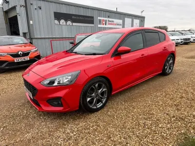 Begagnad Ford Focus ST-Line 125 HK (91 kW) 2019 Röd Halvkombi