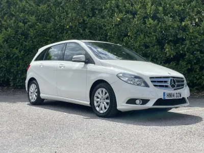 Usado Mercedes B180 SE 2014 Branco Monovolume