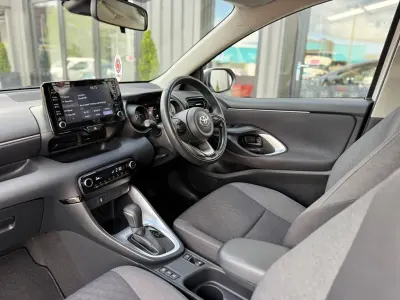 Used Toyota Yaris Design 91 HP (66 kW) 2023 White Hatchback