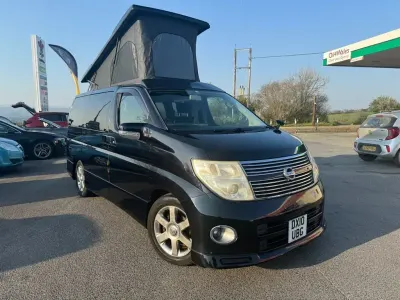 Używany Nissan Elgrand 2021 Czarny Minivan
