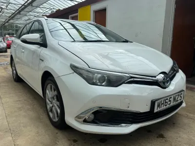 Used Toyota Auris Hybrid 2016 White Estate