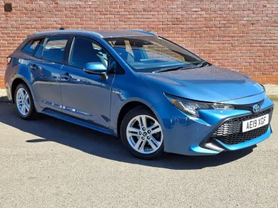 Usado Toyota Corolla 122 HP (89 kW) 2019 Azul Carrinha