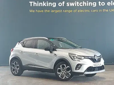 Używany Renault Captur Techno 91 KM (66 kW) 2023 Szary SUV
