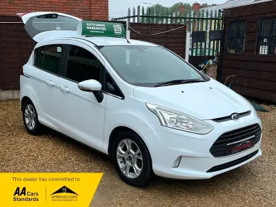 Used Ford B-MAX Zetec 90 HP (66 kW) 2015 White MPV