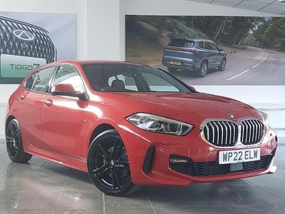 Begagnad BMW 118 M Sport 136 HK (100 kW) 2022 Röd Halvkombi