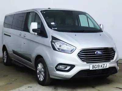 Used Ford Tourneo Custom Zetec 130 HP (95 kW) 2019 Silver Van