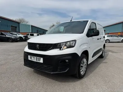 Begagnad Peugeot Partner Premium 2021 Vit Minibuss