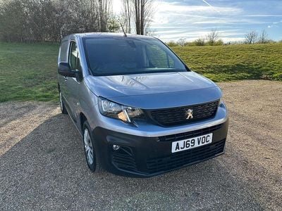 Begagnad Peugeot Partner S 2020 Grå Minibuss