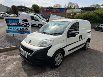 Używany Fiat Fiorino 80 KM (58 kW) 2019 Biały Minivan