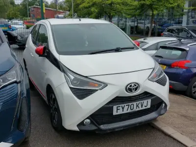 Usado Toyota Aygo Trend 72 HP (52 kW) 2020 Branco Citadino