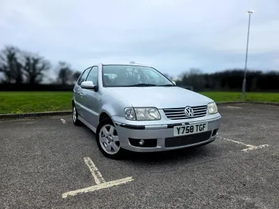 Usado VW Polo SE 60 HP (44 kW) 2001 Prateado Citadino