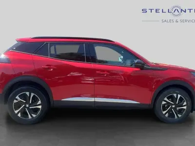 Używany Peugeot 2008 Allure+ 100 KM (73 kW) 2023 Czerwony SUV