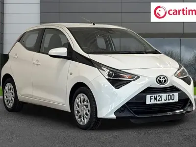 Used Toyota Aygo X-play 72 HP (52 kW) 2021 White Hatchback