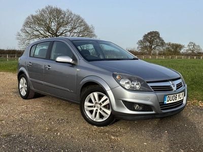 Used Vauxhall Astra 115 HP (84 kW) 2008 Silver Hatchback