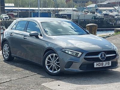 Usado Mercedes A180 Premium 116 HP (85 kW) 2018 Cinzento Citadino