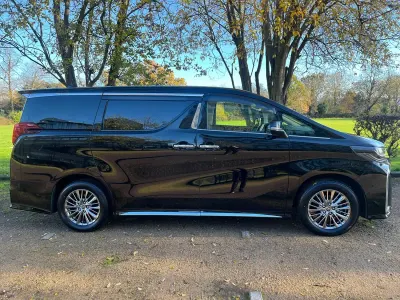 Usado Toyota Alphard Executive 190 CV (139 kW) 2025 Negro Monovolumen