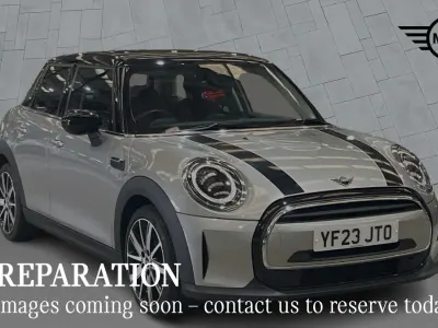 Usado Mini Cooper Classic 134 CV (98 kW) 2023 Plateado Utilitario