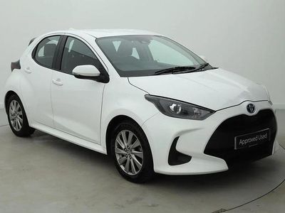 Used Toyota Yaris Hybrid 113 HP (83 kW) 2023 White Hatchback