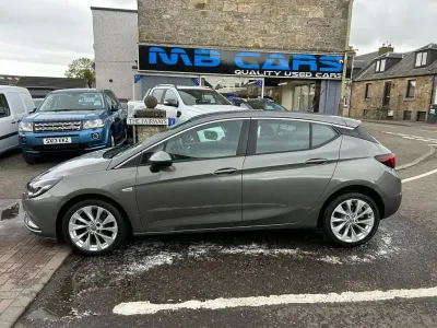 Usado Vauxhall Astra Design Edition 136 CV (100 kW) 2017 Gris Utilitario