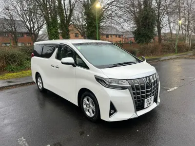 Begagnad Toyota Alphard 182 HK (133 kW) 2026 Vit Minibuss