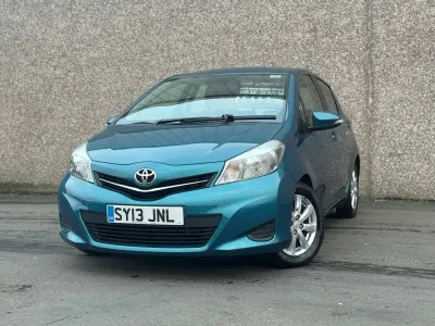 Used Toyota Yaris 90 HP (66 kW) 2013 Turquoise Hatchback
