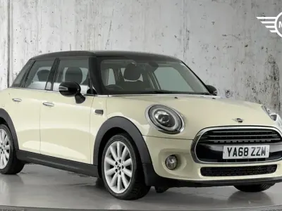 Used Mini Cooper Classic 134 HP (98 kW) 2018 White Hatchback