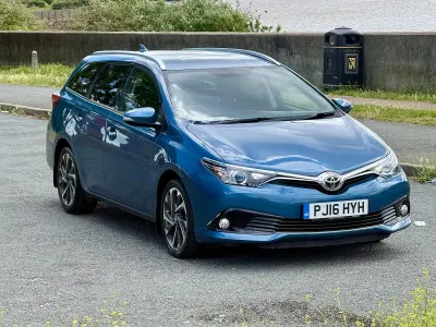 Used Toyota Auris Design 116 HP (85 kW) 2016 Blue Estate